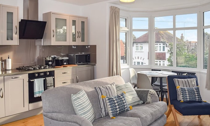 Worthing Cottage | 2 bedroom accommodation in Goring-by-Sea