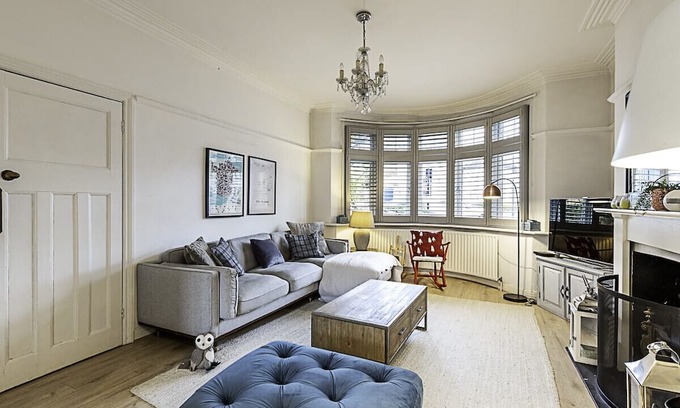 St. Leonard's House | Gorgeous 4-bed Home with a Fireplace and Terrace