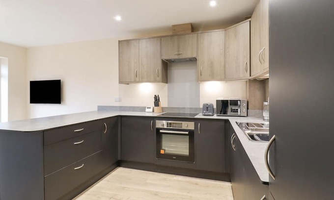 Walton on the Naze Cottage | 21A SAVILLE ROAD, romantic, with a garden in Walton-On-The-Naze