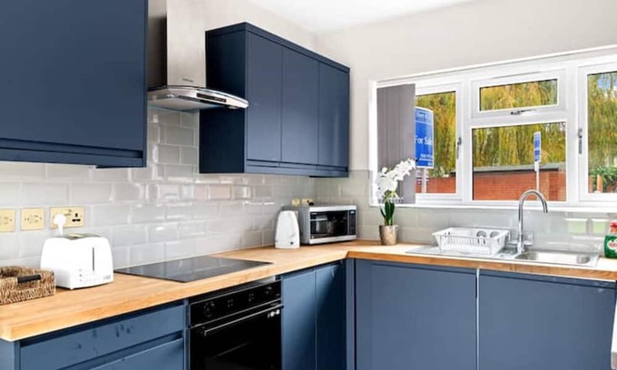 Heston Central House | Sparkling clean Stylish Brand New 3 bed house