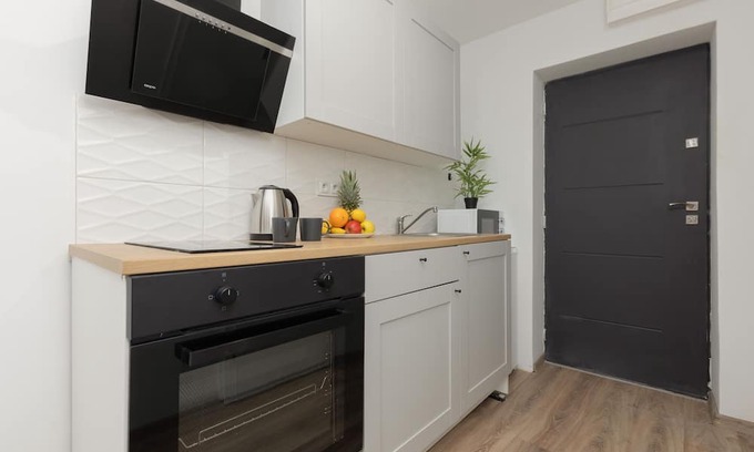 Lodz Apartment | Beige Studio in City Center by Renters