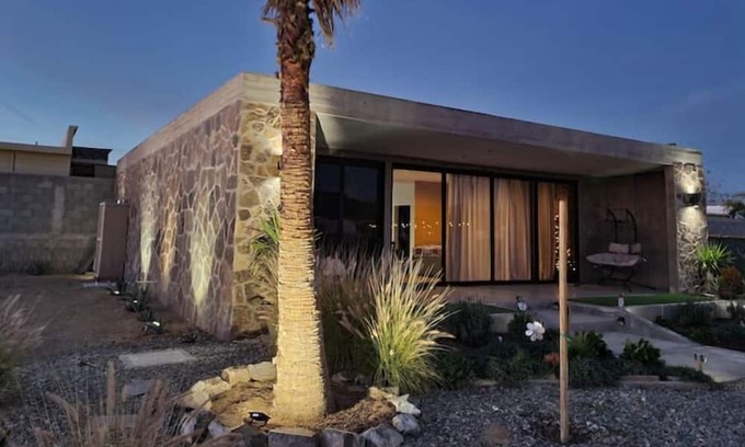 Valle de Guadalupe House | Finca de Piedra Valle- Moderna Cabaña