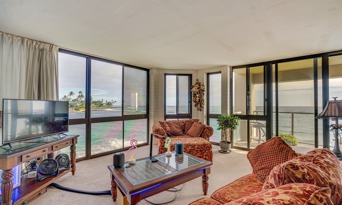 Poipu Apartment | Colorful Poipu Condo w/ Expansive Ocean Views!