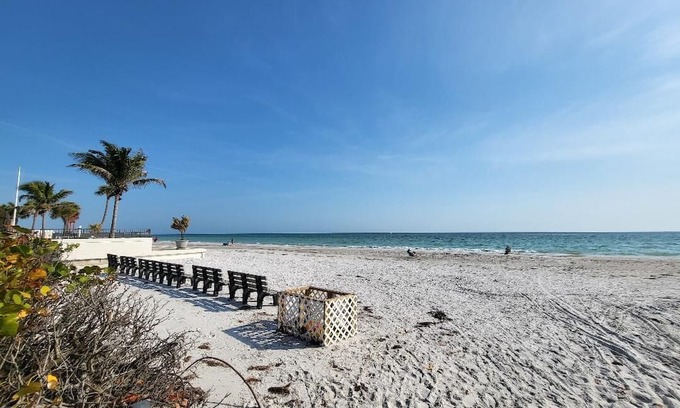 Redington Beach Cottage | Redington Beach Bungalow only few steps from private Redington Beach