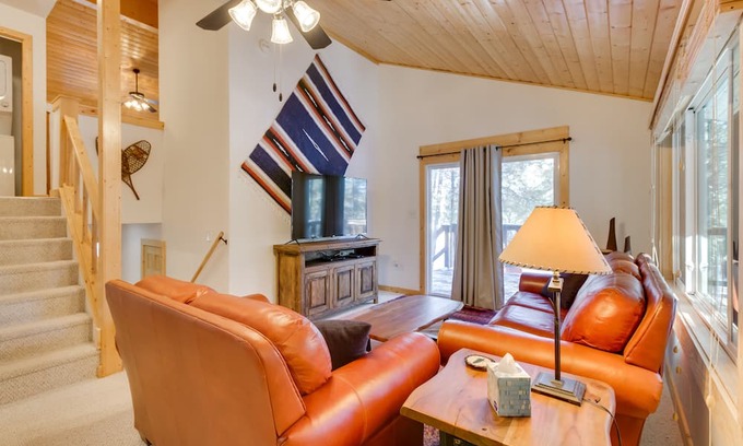 Angel Fire Cabin | Charming Cabin w/ Decks: 5 Mi to Angel Fire Resort