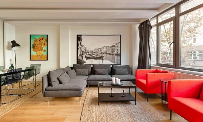 Macka Apartment | Sleek and Central Flat with Backyard in Besiktas