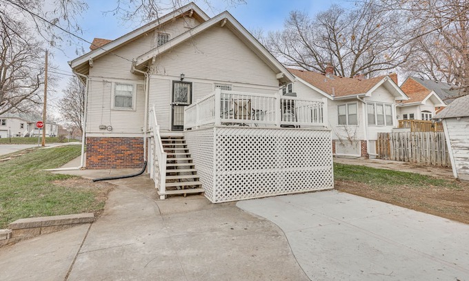 Aksarben - Elmwood Park House | Pet-Friendly Omaha Vacation Rental with Deck!