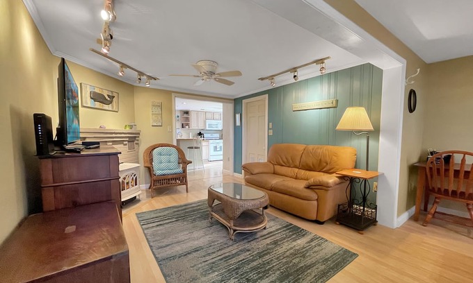Hampton Cottage | This fully furnished beach cottage is the perfect summer escape!
