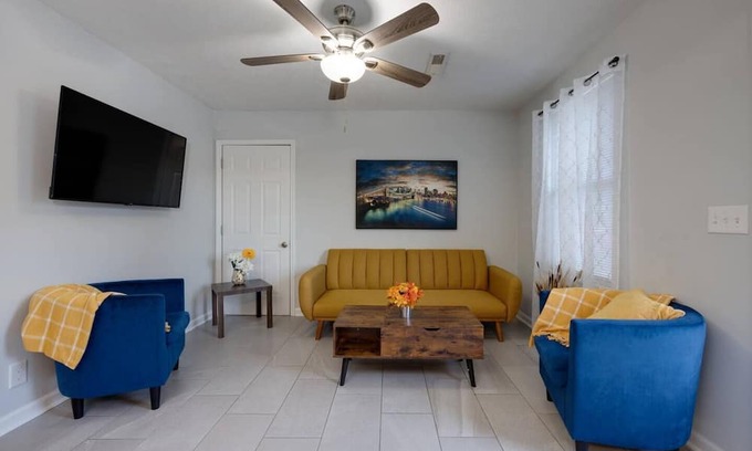 Maplewood Heights House | Plush in Nash | TVs in All Rooms | Broadway Fun!