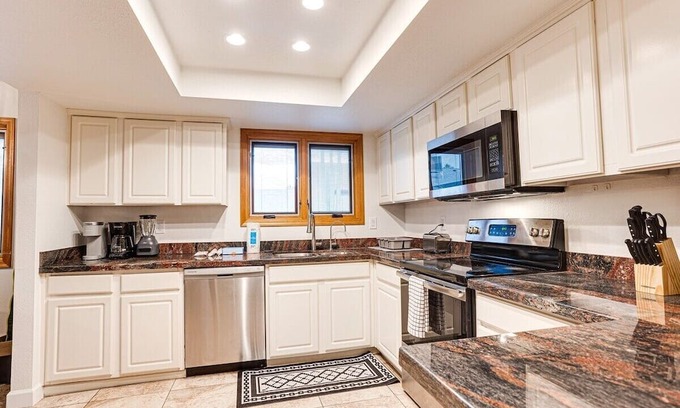 Sunset Ridge House | This house is a 4 bedroom(s), 2 bathrooms, located in Scottsdale, AZ.