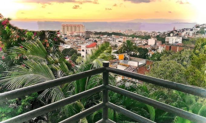 Romantic Zone Condo | Breathtaking 360 Degree Views. Private, Elegant, Romantic Zone Penthouse