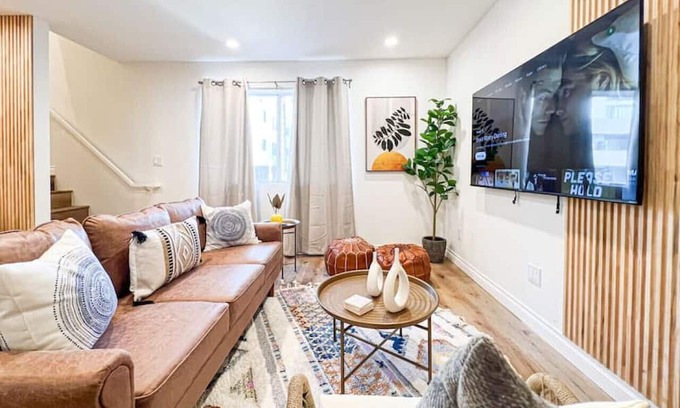 View Park-Windsor Hills House | Bohemian Habitat in Hollywood - BR1-WH