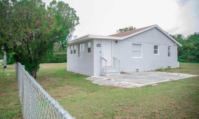 Vero Beach Apartment | 3 Bedroom 732468 by Houzlet