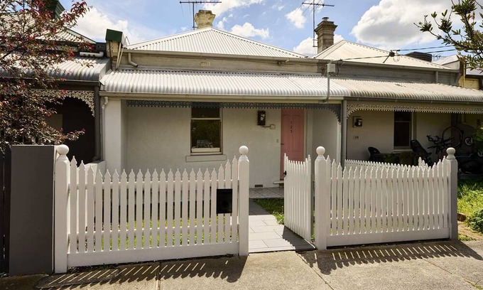 Brunswick North House | Homely Cottage in Davies St - Private Garden
