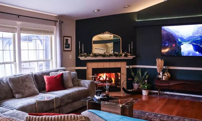 Champaign House | The Oasis
