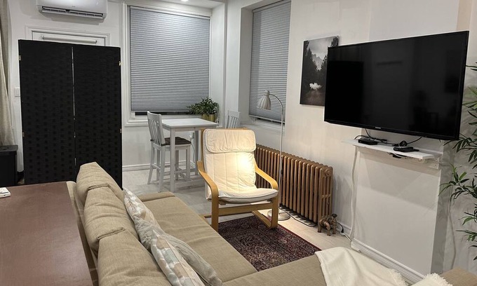 New Toronto Apartment | 5-Minute walk to the lake, cozy and spacious studio for two!