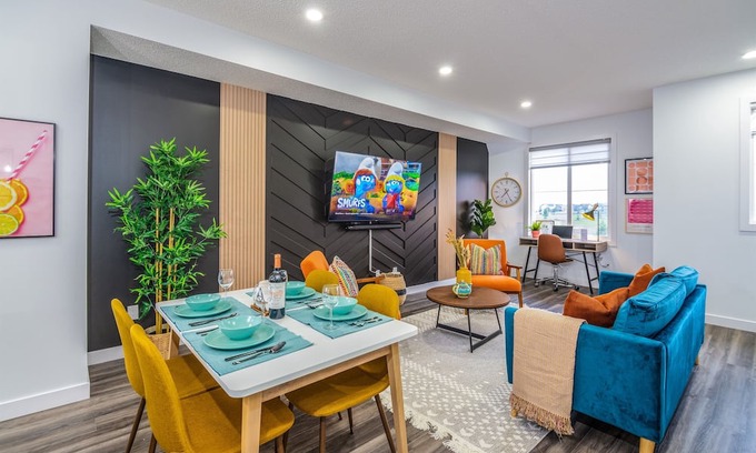 West Edmonton House | Eclectic Oasis »AC »3BR(1King) Townhouse »Near WEM
