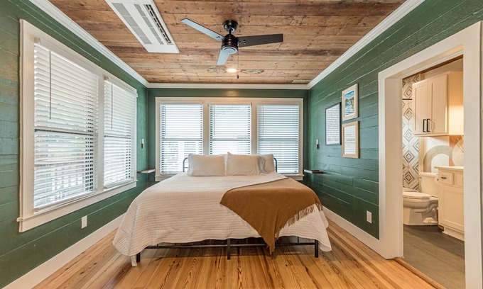 New Braunfels House | Fully-restored 1850s German Home in Downtown New Braunfels - B