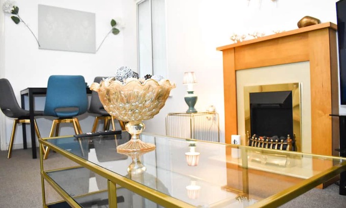 West Bromwich Apartment | Lovely 2-Bed Apartment in West Bromwich