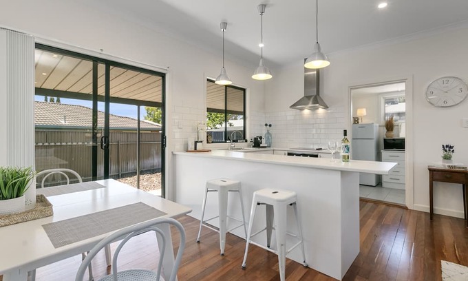 Seacombe Gardens House | Shop and Sea in Sturt!
