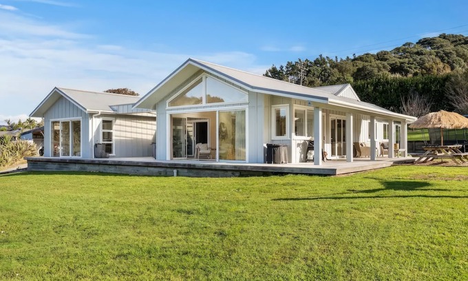 Whiritoa House | Hosts on the Coast - Hauturu Hideaway
