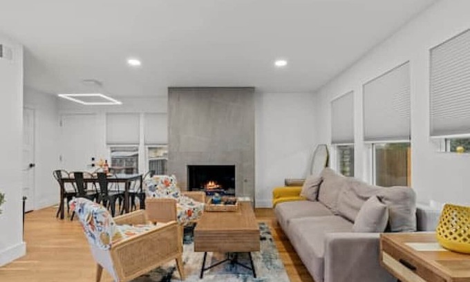 McNeil House | Sleeps 12, Fast Wi-Fi, EV Charger, Remote Worker