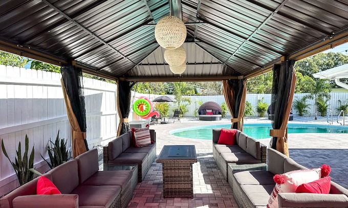 West Melbourne House | Space Coast Kasita- BEAUTIFUL Heated Pool/HotTub/PingPongTable/BBQ Grill/FirePit