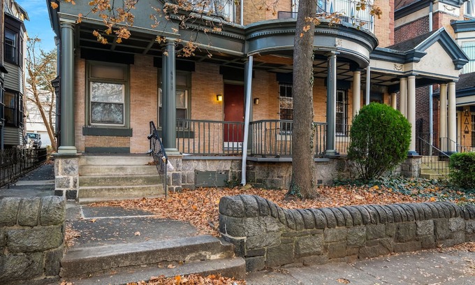 Spruce Hill Apartment | 2 Bdrm Heart of Univ City / Drexel CHOP