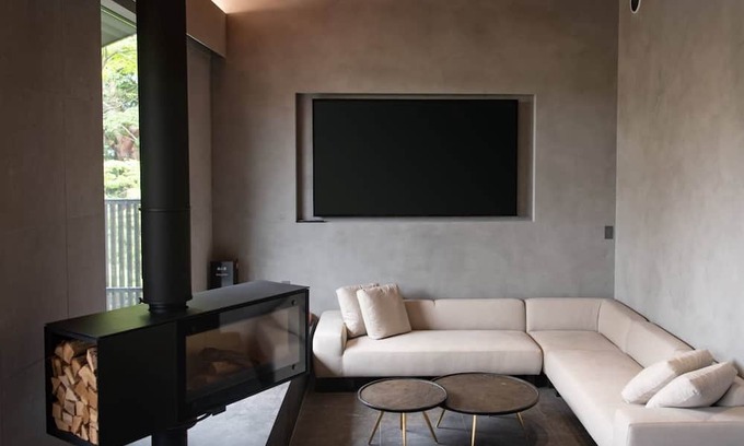 Gora House | LUNA is a rental hotel with a 200squaremeter roo / Ashigarashimogun Kanagawa