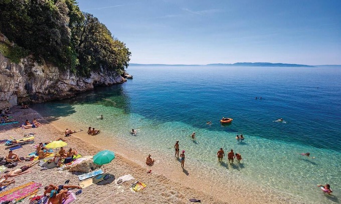 Buzdohanj House | Welcome to this bright and family-friendly vacation home in Cavle.
