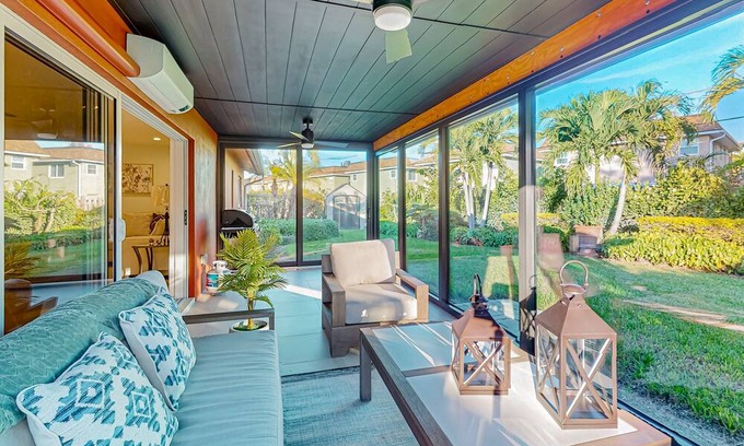 Central Naples House | Sunlit enchanting retreat with gorgeous yard & large patio - near beaches & golf