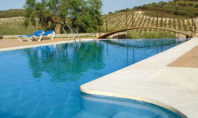 Estepa House | Homerez - Nice house for 4 ppl. with shared pool and terrace at Estepa