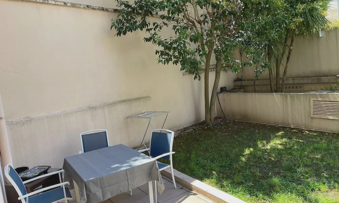 Le Suquet Apartment | Appart/hotel with swimming pool 100m from the beach