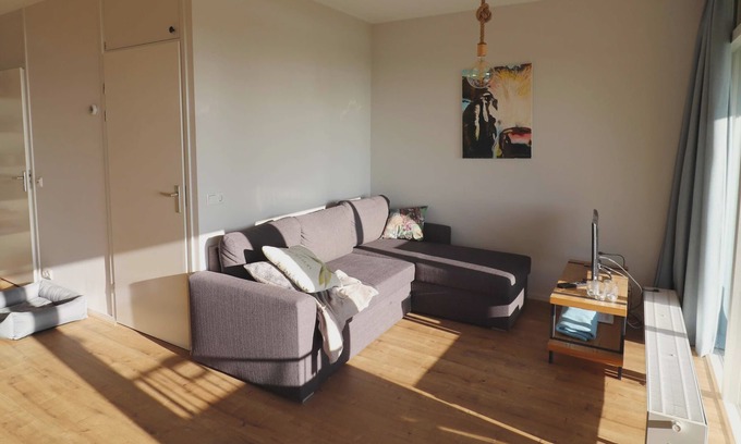 Heeg Apartment | Sunny Apartment Directly on the Heegermeer