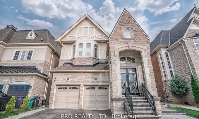 Churchill Meadows Apartment | Affordable Luxury: Large 3BR Suite Perfect for Families - Full Kitchen & Wifi