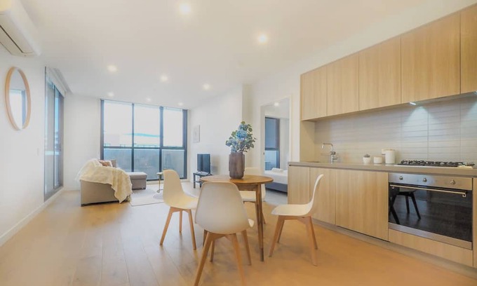 Clayton South Apartment | Heart of clayton 2BR2BA near Monash Uni Parking