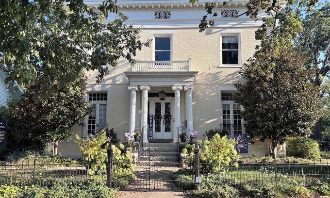 Lebanon Bed & Breakfast | Enjoyable bed & breakfast within a historic home in downtown Lebanon