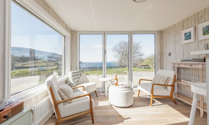 Waternish Cottage | Charming 2-Bed Cottage with Loch Bay Views – Waternish, Isle of Skye