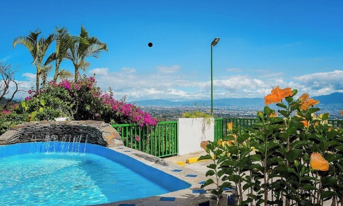 San Isidro Bed & Breakfast | 22 bed hotel with pool just 20 minutes from Airport