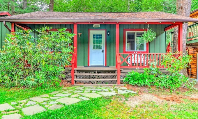 Canadensis Cabin | Charming Forest Cabin with a Hammock near Delaware Water Gap National Recreation Area, Pennsylvania