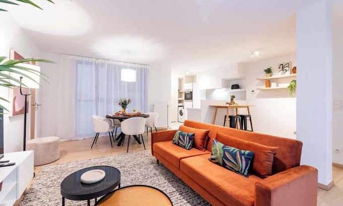 Broekwijk Apartment | 1BR Contemporary Comfort in the Heart of the City