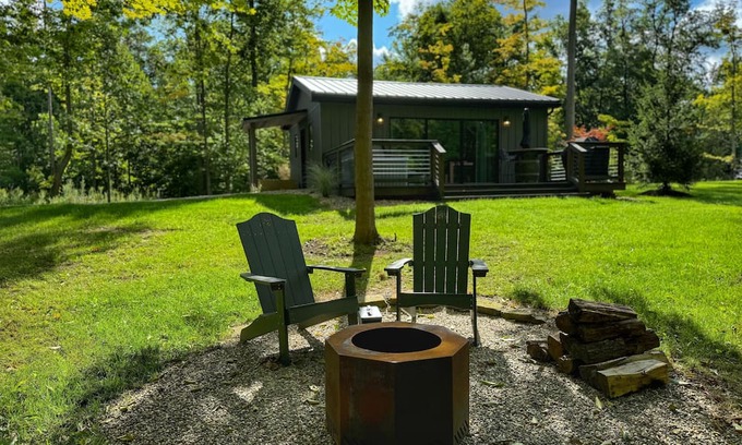 Madison Cabin | Rustic-Chic Woodside Cabin w/Hot Tub & Private Deck on 450-Acre Ohio Retreat