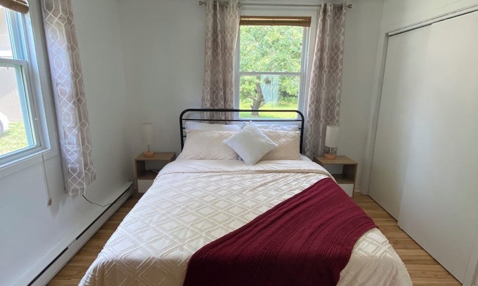 Chester House | Tucked Away Treasure- Cozy 2 bed house, large yard and pets welcome!