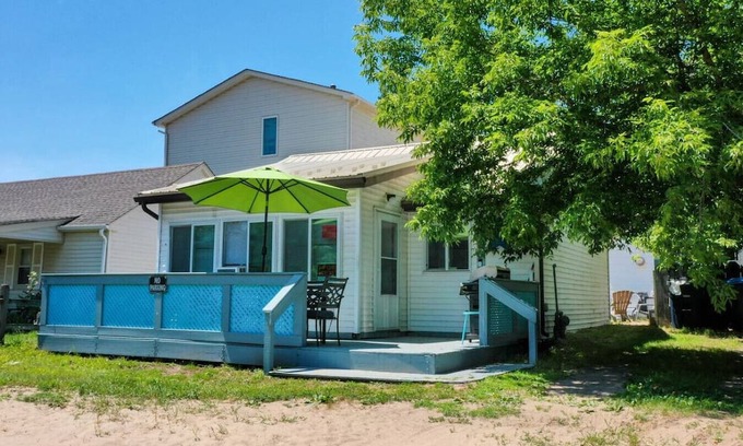 Irving House | The Pietroman: Cottage in Sunset Bay with Fire Pit