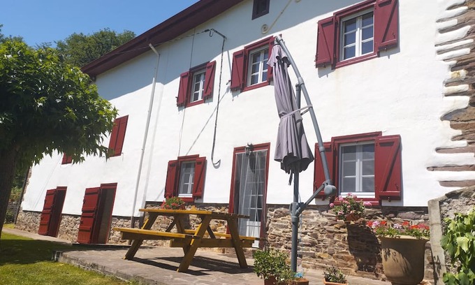 Hosta House | Renovated farmhouse - sleeps 4 to 7