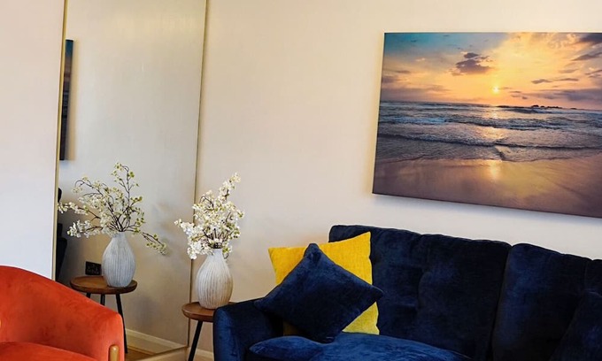 Weston on Trent House | Elite Unseen Suites! Home that offers a balance of comfort, style & convenience.