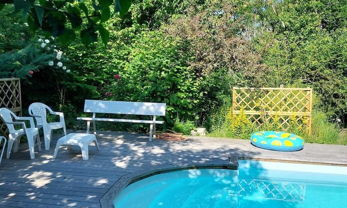 Saint-Cirgues-de-Malbert Villa | Homerez - 3 Bedroom Villa in Saint-Cirgues-de-Malbert with Pool