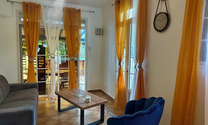 Le Moule Cottage | Seasonal rental 5 minutes from the Damoiseau Distillery