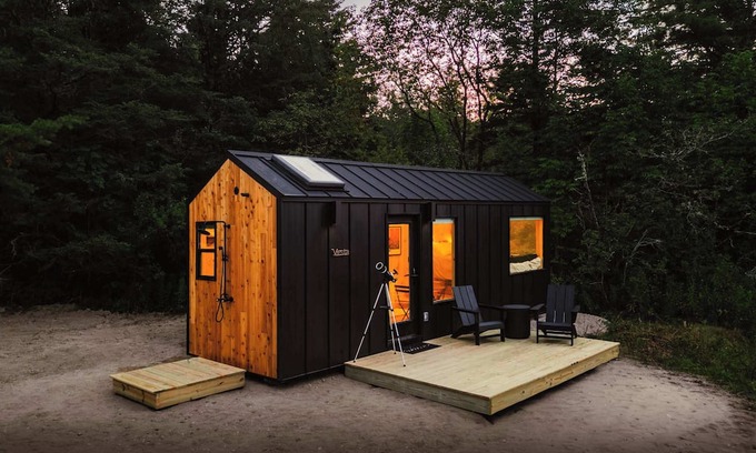 Sullivan Cabin | Vesta Nook-Cabin w/Shower, Queen Bed & pullout sofa