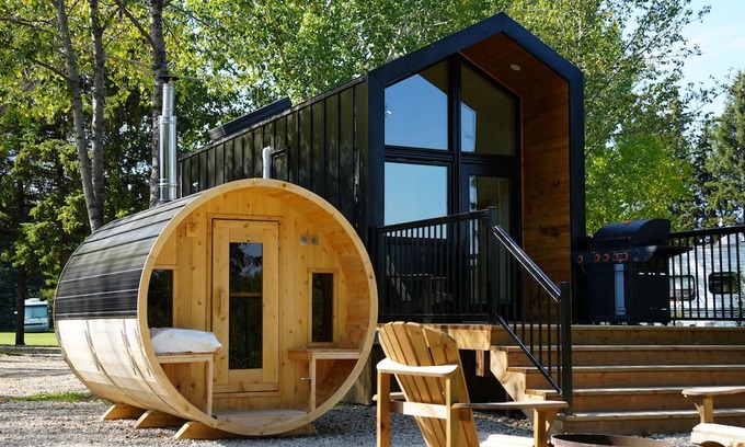Rocky Mountain House Cabin | River North HardTop: modern, decked-out cabin w/private sauna, & river view
